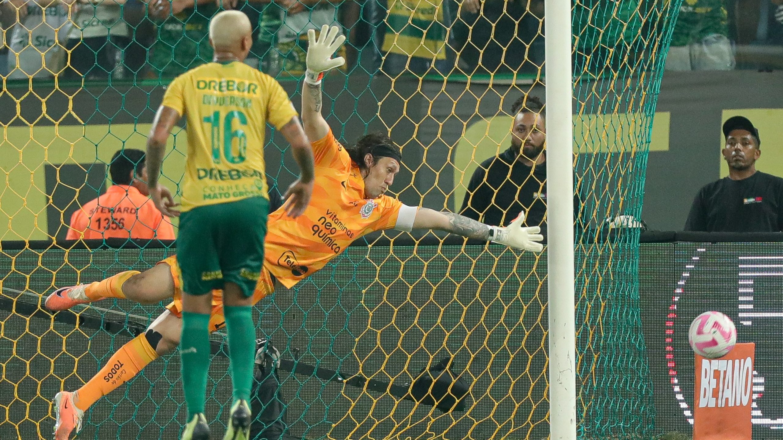 Cássio é único representante do Corinthians na seleção do Bola de Prata