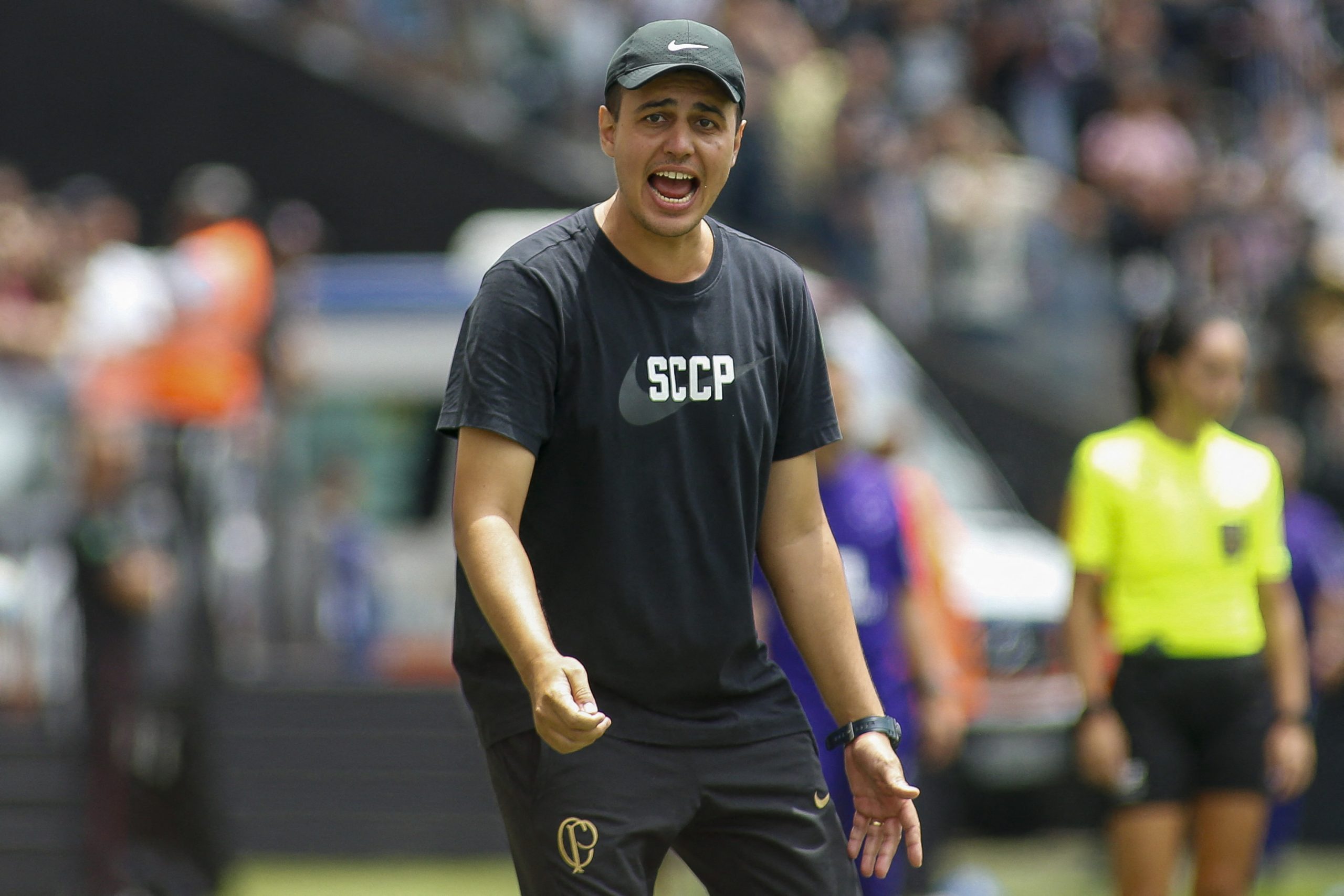 Lucas Piccinato rasga elogios à torcida do Corinthians É