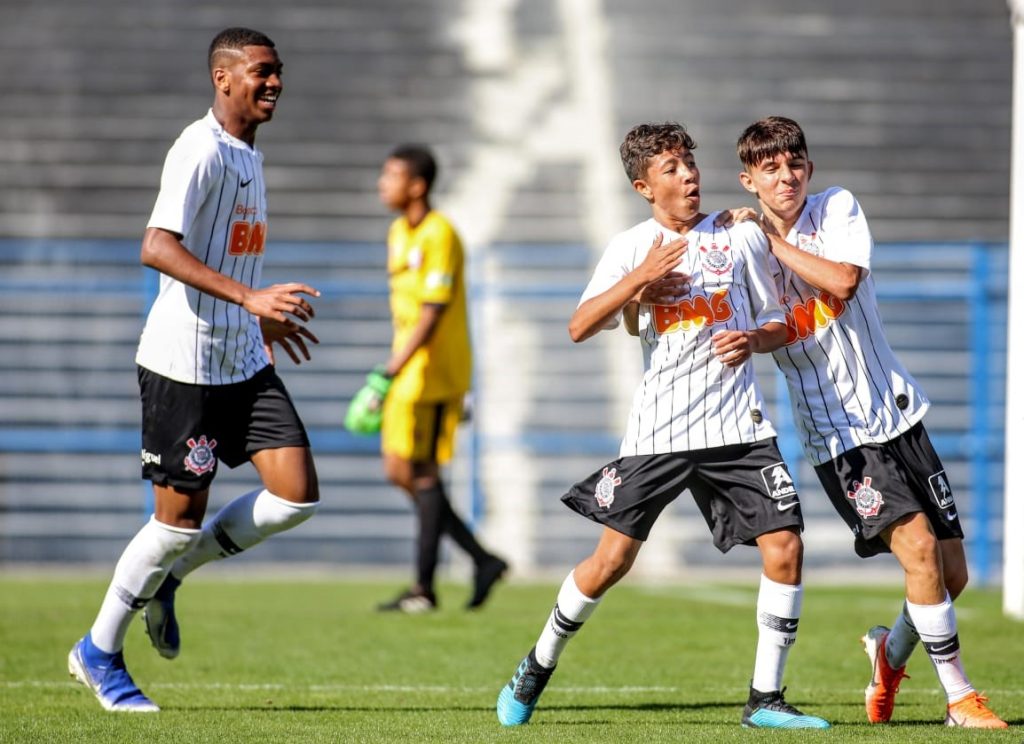 Sub-17 do Corinthians enfrenta o Bradesco pela 6ª rodada do Campeonato  Paulista de Vôlei Feminino