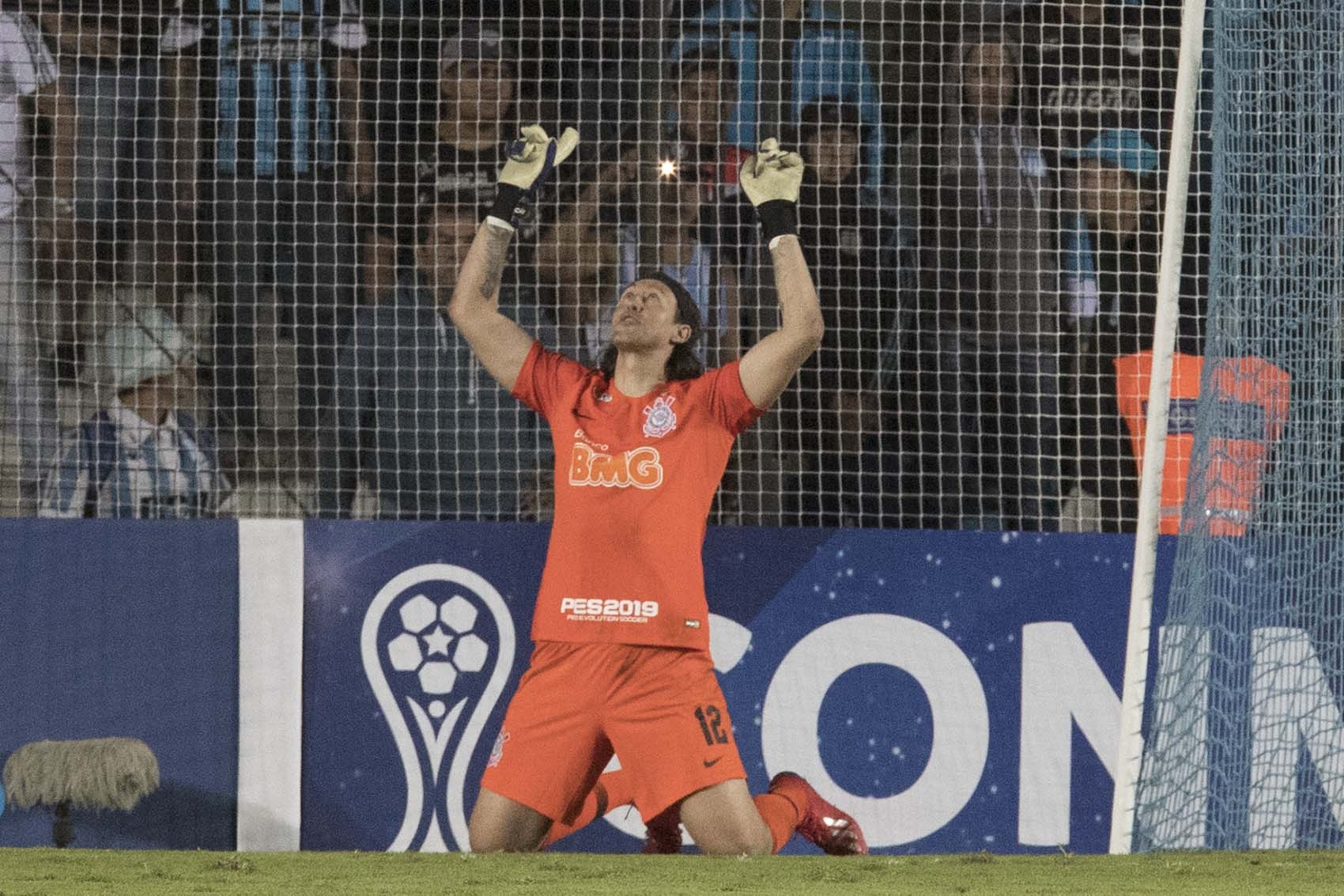 Cássio justifica idolatria e vira 'salvador' nas redes sociais após  classificação do Corinthians - Lance!