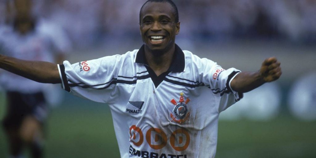 Há 22 anos Edilson Capetinha estreava pelo Corinthians. Veja vídeo ...