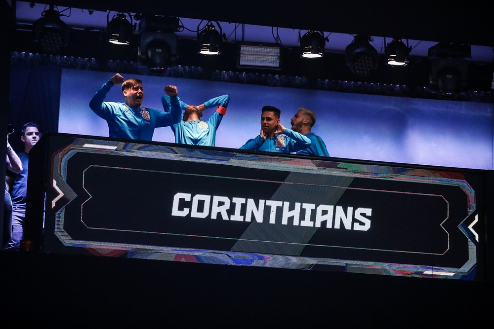 Elenco do Corinthians campeão mundial de Free Fire termina em