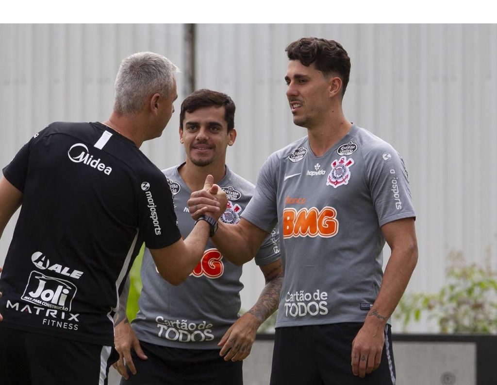 Marllon, Fagner e Tiago em treino do Corinthians 