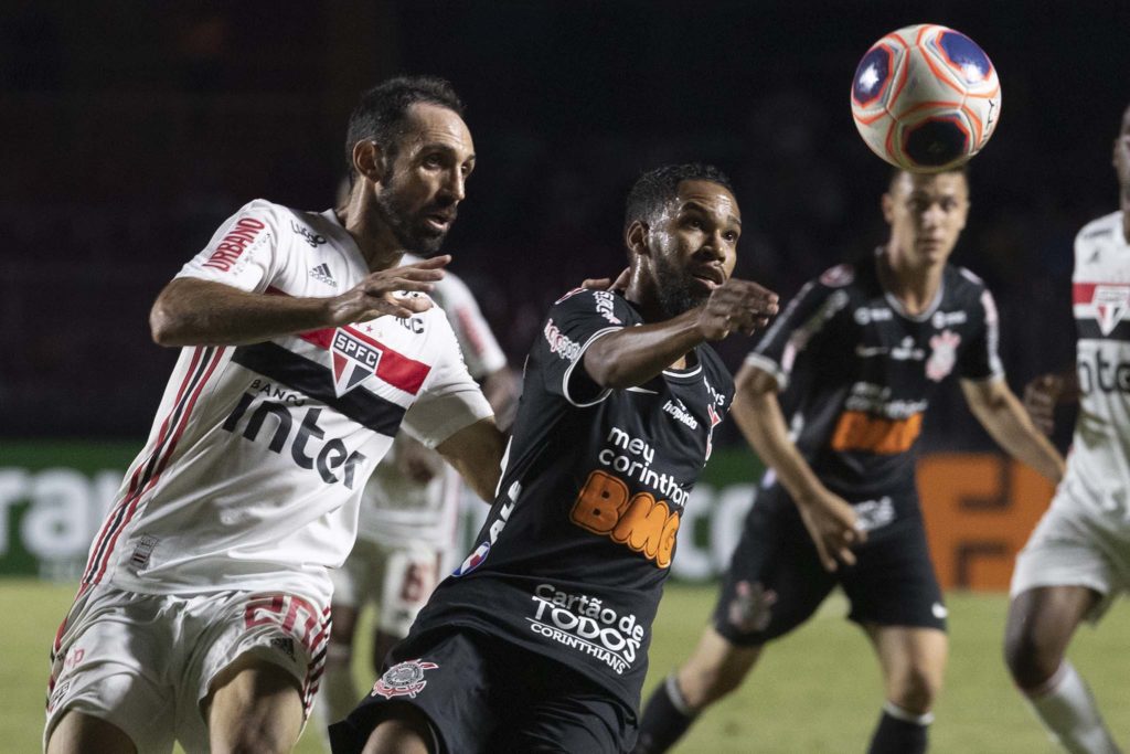 Everaldo contra o São Paulo.