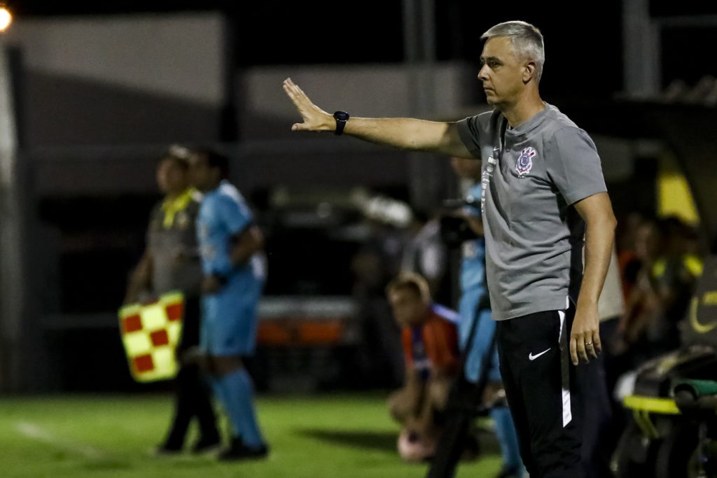 Tiago Nunes em ação pelo Corinthians. 