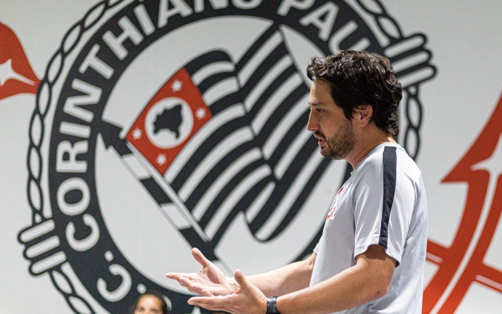 Arthur Elias, técnico do Corinthians feminin 