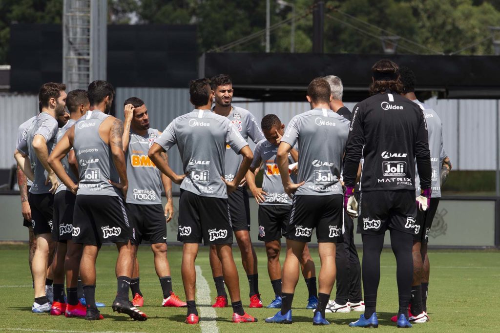 Tiago Nunes em treino do Corinthians 