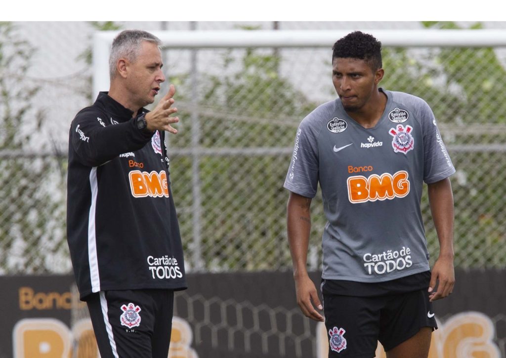 Tiago Nunes em treino do Corinthians. 