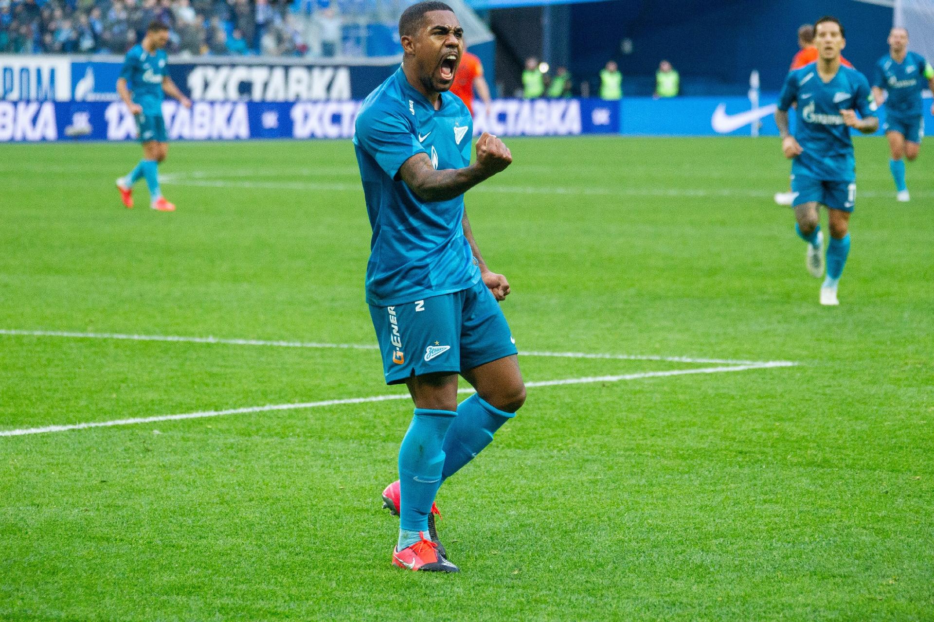 Zenit é campeão russo com goleada, pintura de Malcom, estádio