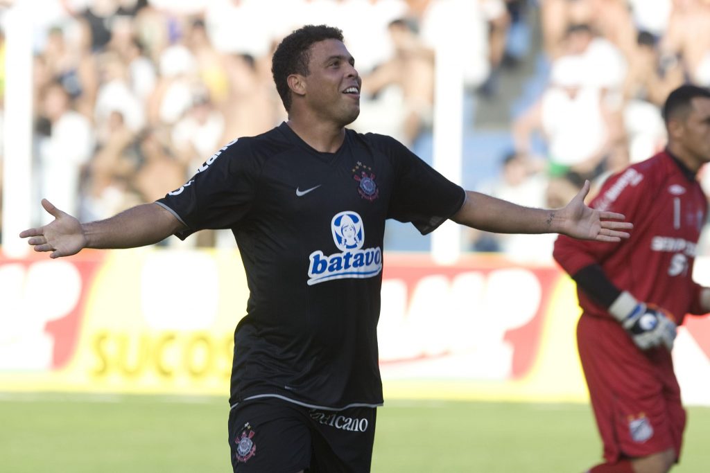 Ronaldo com a camisa do Corinthians