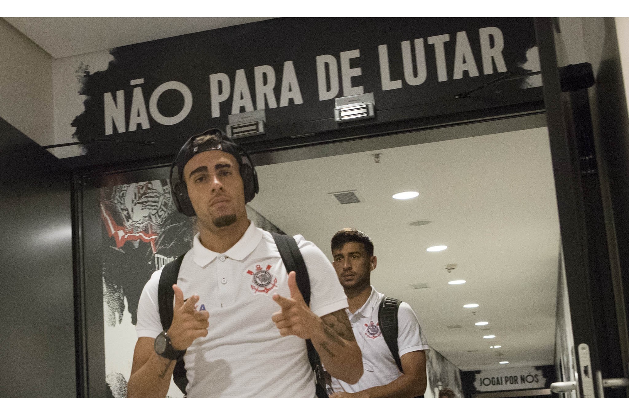 No camelô de SP já tem o 4º modelo e a possível camisa branca de 2021 do  Corinthians : r/futebol