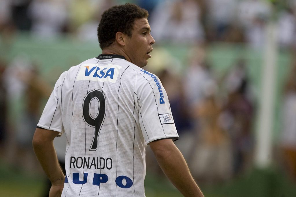 Ronaldo com a camisa do Corinthians