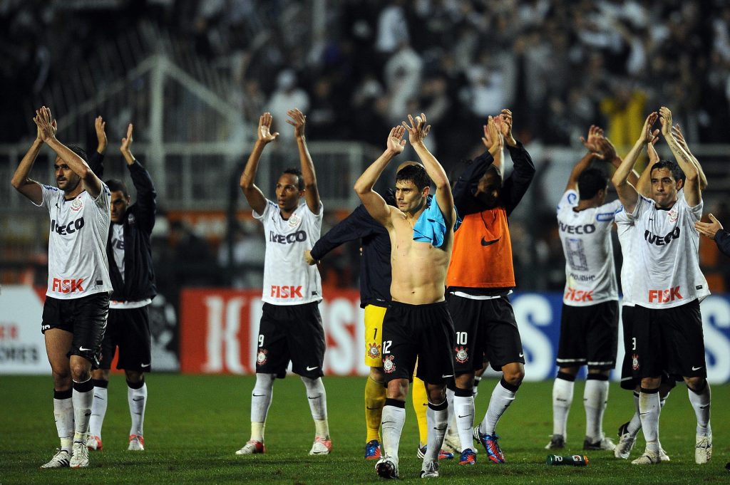 Corinthians x Santos pela semifinal da Libertadores de 2012.
