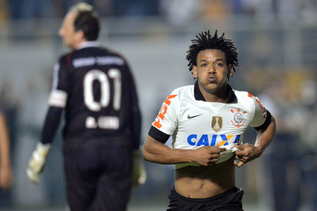 Corinthians ainda é zoado por 'torneio de verão' 15 anos após a conquista  do título - Fotos - R7 Futebol