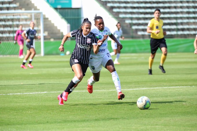 Cortinthians bate Santos e cola na ponta do Brasileiro feminino de