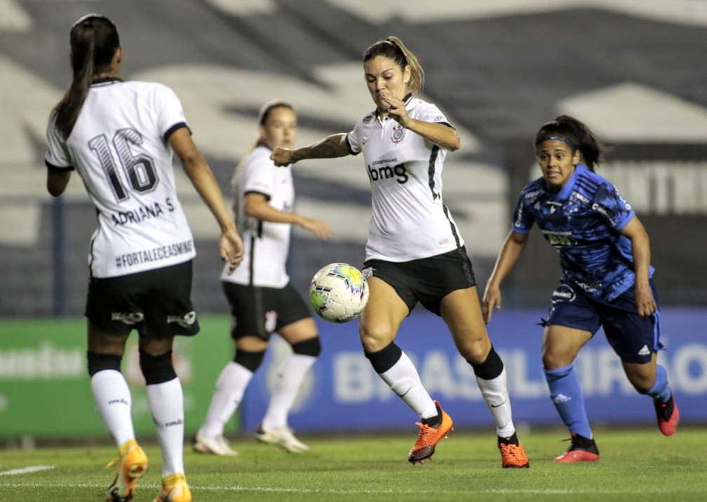 Corinthians goleia a Portuguesa na Fazendinha e assume a liderança