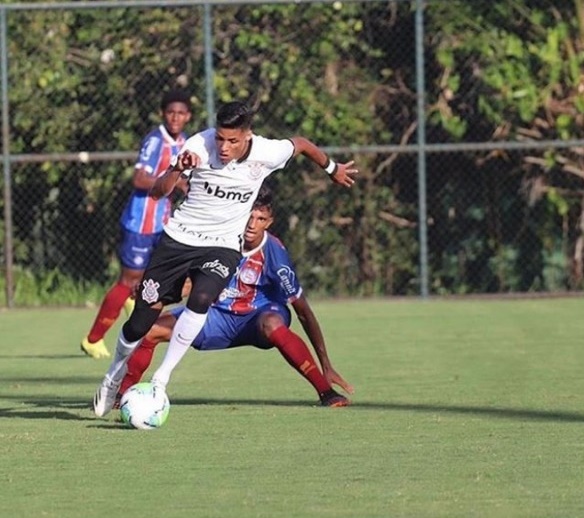 Rodrigo Varanda marcou os dois gols da vitória do Corinthians sobre o Bahia, por 2x1, em duas cobranças de pênalti. Campeonato Brasileiro Sub-17 - Foto: Instagram Rodrigo Varanda
