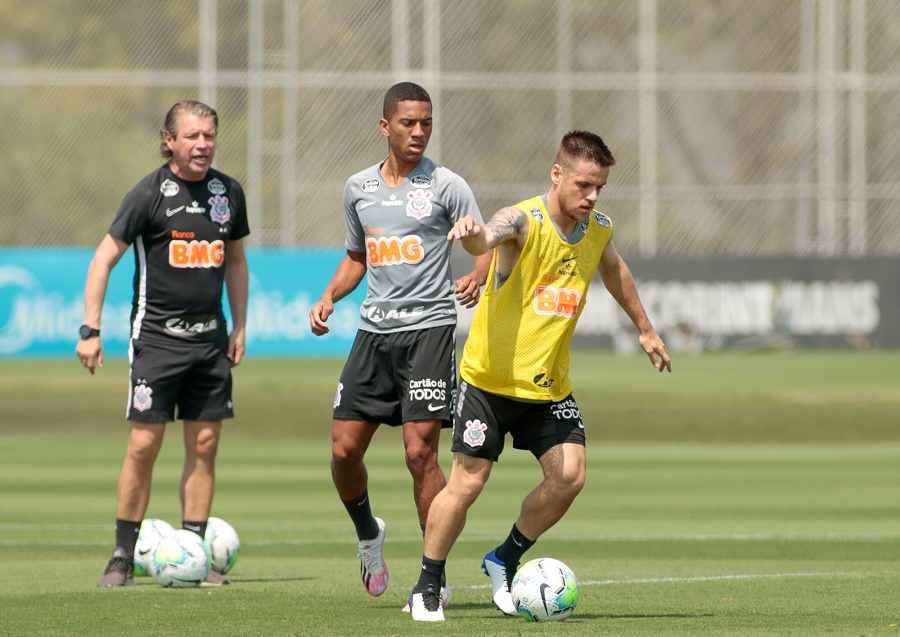 Preparador Físico Anselmo Sbragia em atividade com jogadores do Corinthians no CT Dr. Joaquim Grava - Foto: Rodrigo Coca/Agência Corinthians
