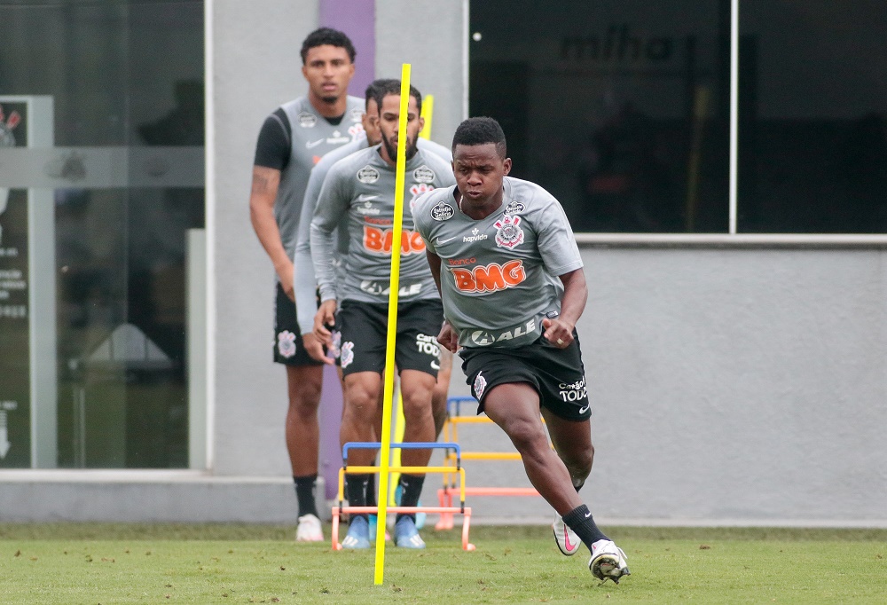 Meia Cazares em treino no CT Dr. Joaquim Grava - Foto: Rodrigo Coca/Agência Corinthians
 - 08/10/2020