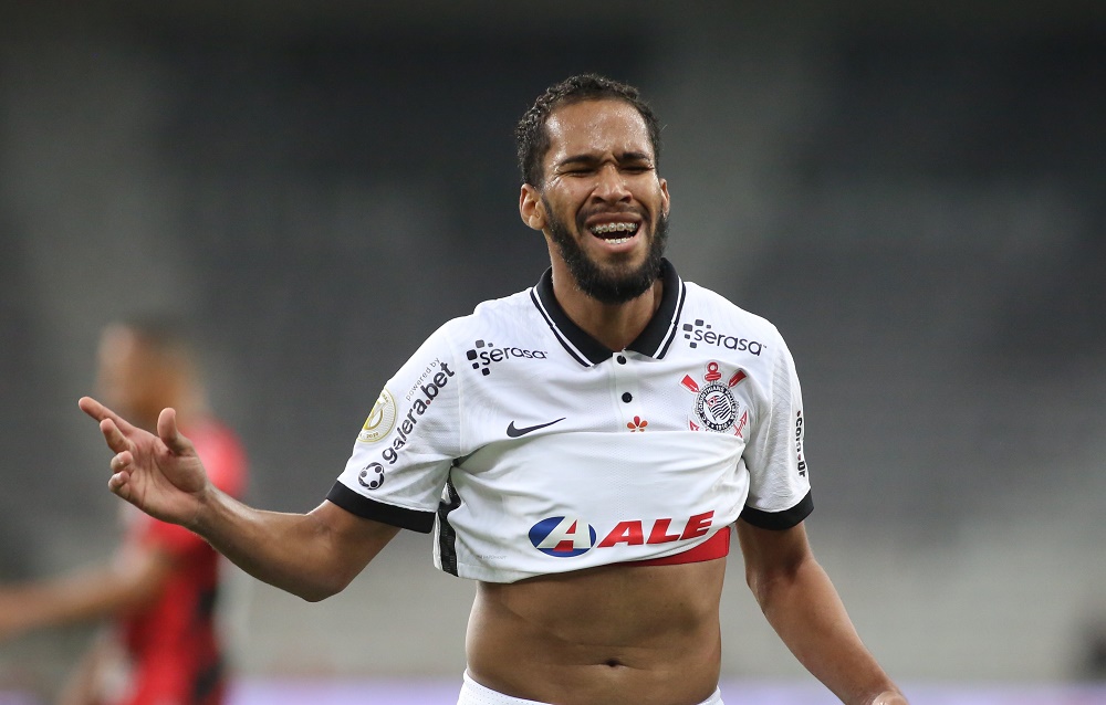 Everaldo chora após marcar na vitória do Corinthians por 1x0 sobre o Athletico. - Foto: Rodrigo Coca/Agência Corinthians