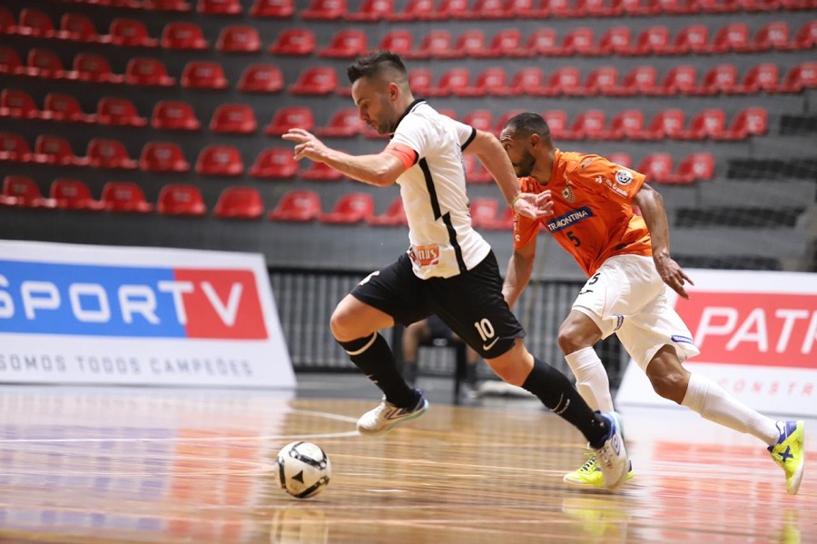 Deives em jogo Corinthians 2x2 Carlos Barbosa Liga Nacional de Futsal - Yuri Gomes