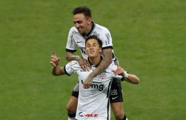 Mosquito e Mateus Vital autores dos dois gols do Corinthians contra o Sport (Photo by Miguel Schincariol/Getty Images)