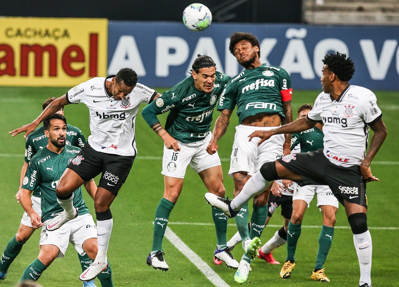 SAO PAULO, BRAZIL - SEPTEMBER 10: Gustavo Gómez and of Luiz Adriano of Palmeiras head the ball during the match as part of Brasileirao Series A at Neo Quimica Arena on September 10, 2020 in Sao Paulo, Brazil. The match is played behind closed doors and with precautionary measures against the spread of coronavirus (COVID-19). (Photo by Alexandre Schneider/Getty Images)