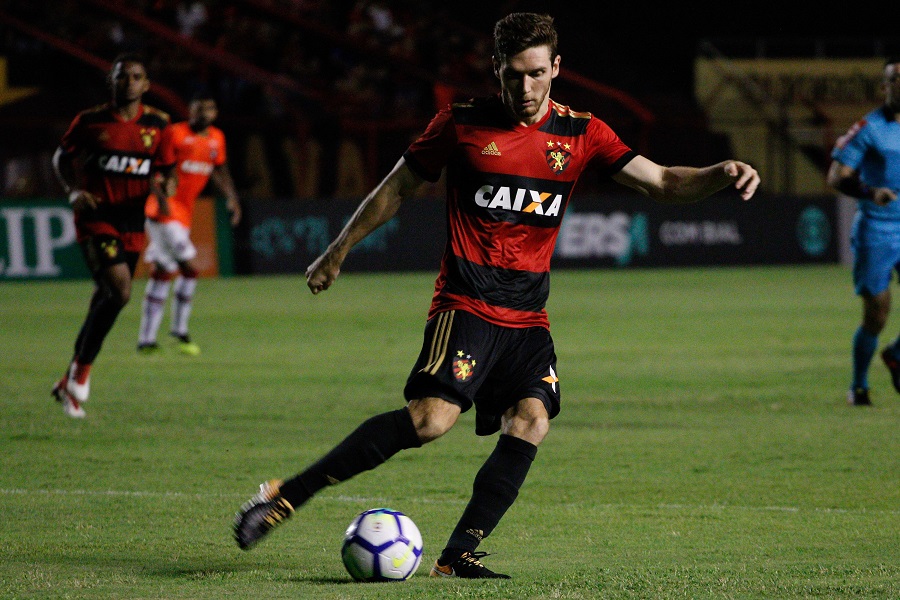 x Atlético PR RECIFE, PE - 06.06.2018: SPORT X ATLÉTICO PR - Raul Prata during Sport x Atlético PR held on Wednesday (06), a match valid for the 10th round of the Brazilian Championship Series A 2018, held in Ilha do Retiro in Recife, PE. (Photo: Rafael Melo/Fotoarena) x1546279x PUBLICATIONxNOTxINxBRA RafaelxMelo