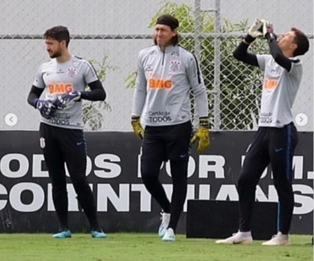 Felipe Longo em treino com os profissionais do Corinthians // Foto Reprodução Instagram