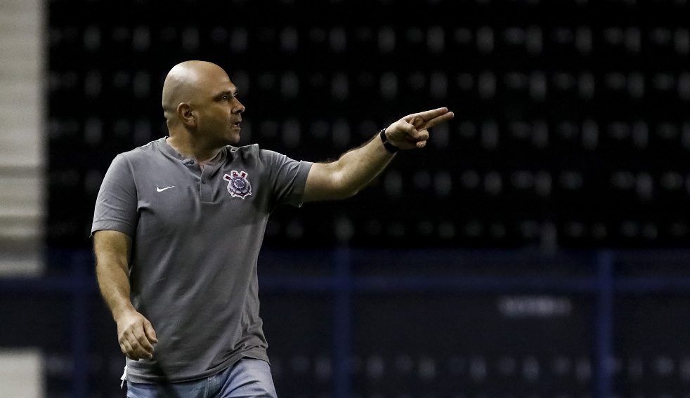 Carlos Leiria comandou a equipe Sub-20 algumas vezes em 2020. Foto: ©Rodrigo Gazzanel / Ag. Corinthians
