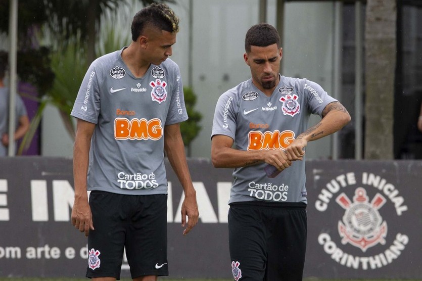 Cantillo e Gabriel em atividade no CT Joaquim Grava (Foto: Rodrigo Coca/Ag. Corinthians)
