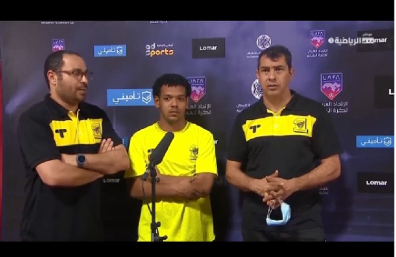 Romarinho e Carille em coletiva após vitória do Al-Ittihad sobre o Al-Shabab por 2x1. Foto Reprodução vídeo.