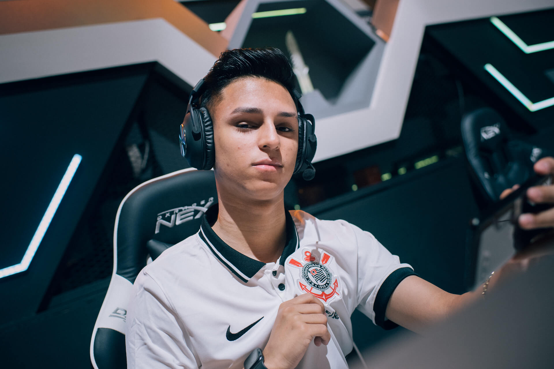 Nobru conta que deixou sonho de ser jogador de futebol para ser gamer