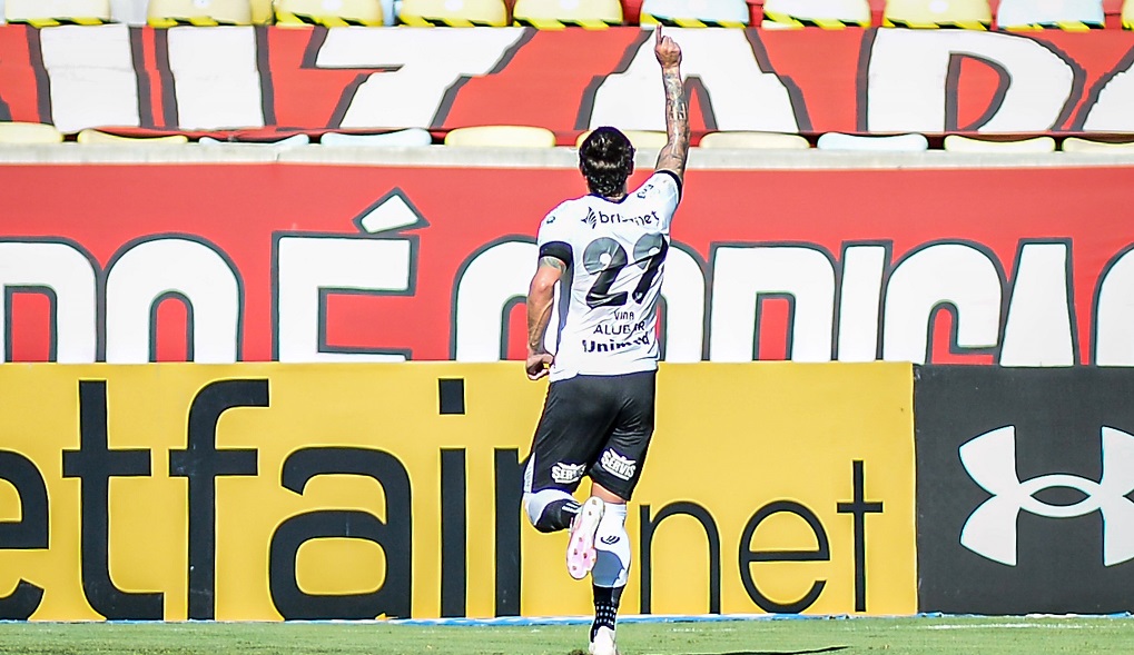 Flamengo x Cear RIO DE JANEIRO, RJ - 10.01.2021: FLAMENGO X CEAR - Vina scores a goal during Flamengo x Cear, a match valid for the Brazilian Championship, held at Maracan stadium, located in the city of Rio de Janeiro RJ, this Sunday 10. Photo: Nayra Halm/Fotoarena x2015760x PUBLICATIONxNOTxINxBRA NayraxHalm
