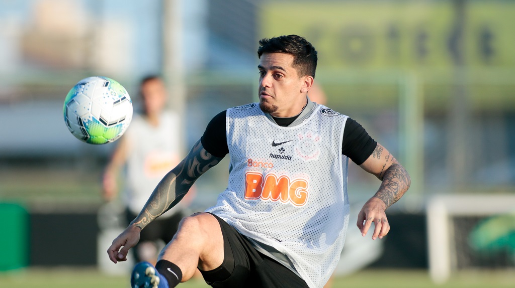 Após 25 jogos consecutivos, Fagner recebeu o terceiro cartão amarelo e ficou fora do clássico contra o Santos. Foto RodrigoCoca/AgCorinthians
