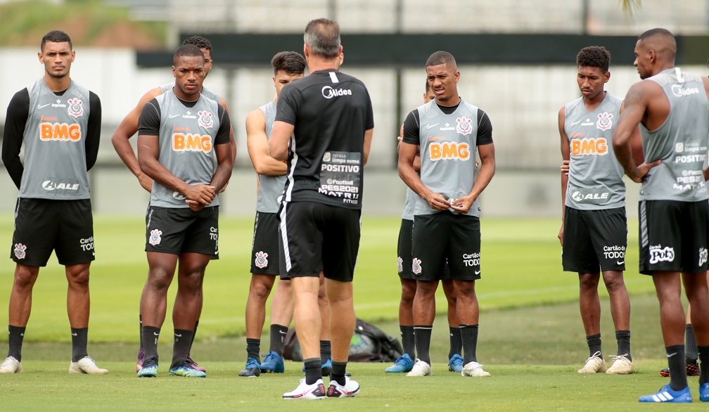 ct joaquim grava mancini e atletas rodrigo coca ag. corinthians