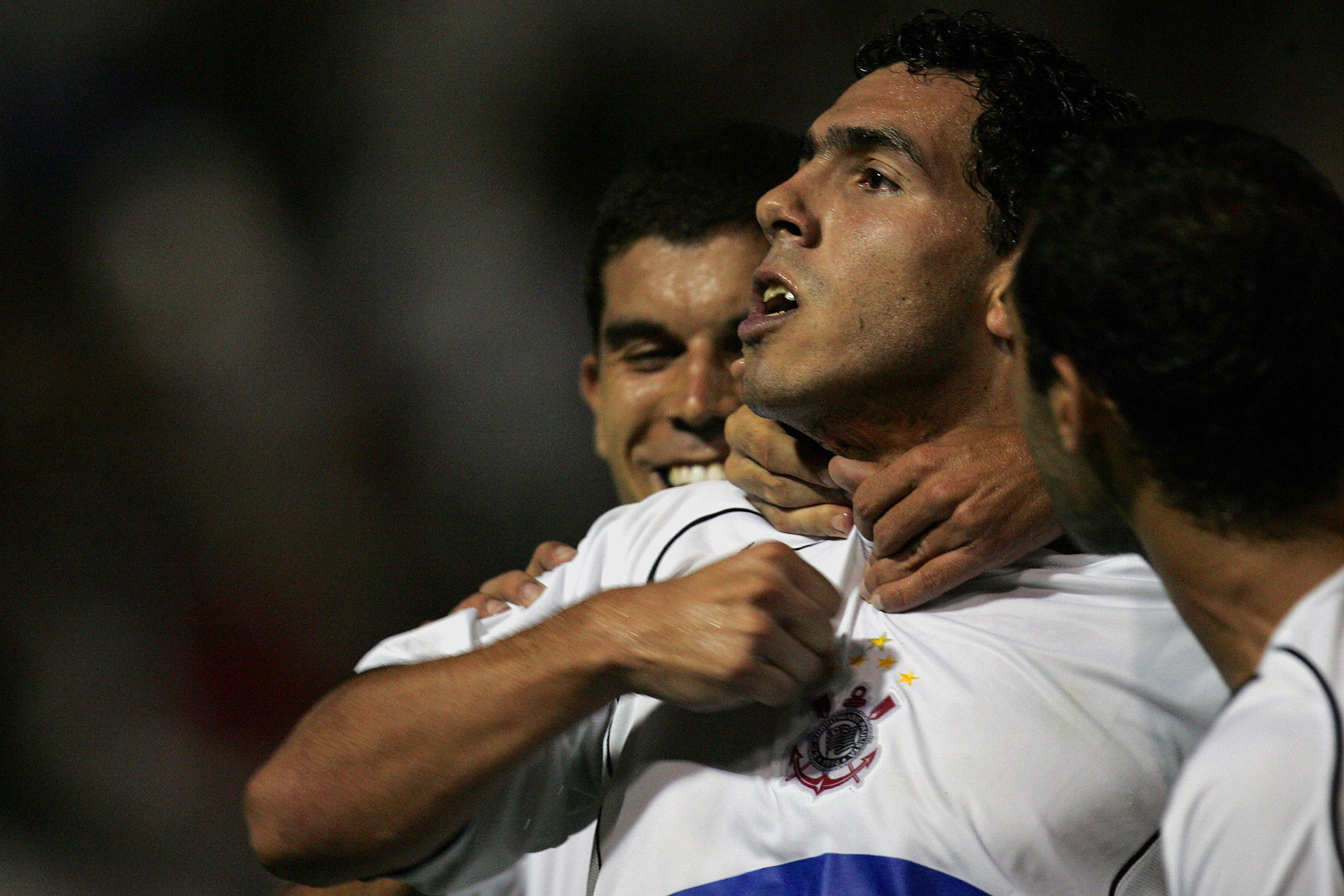 Com dois jogadores da base, Corinthians segue preparação ...