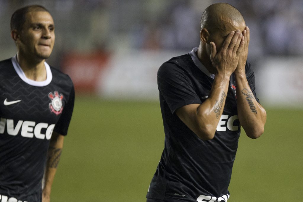 Cássio não poderá jogar clássico de Corinthians contra o Santos; entenda