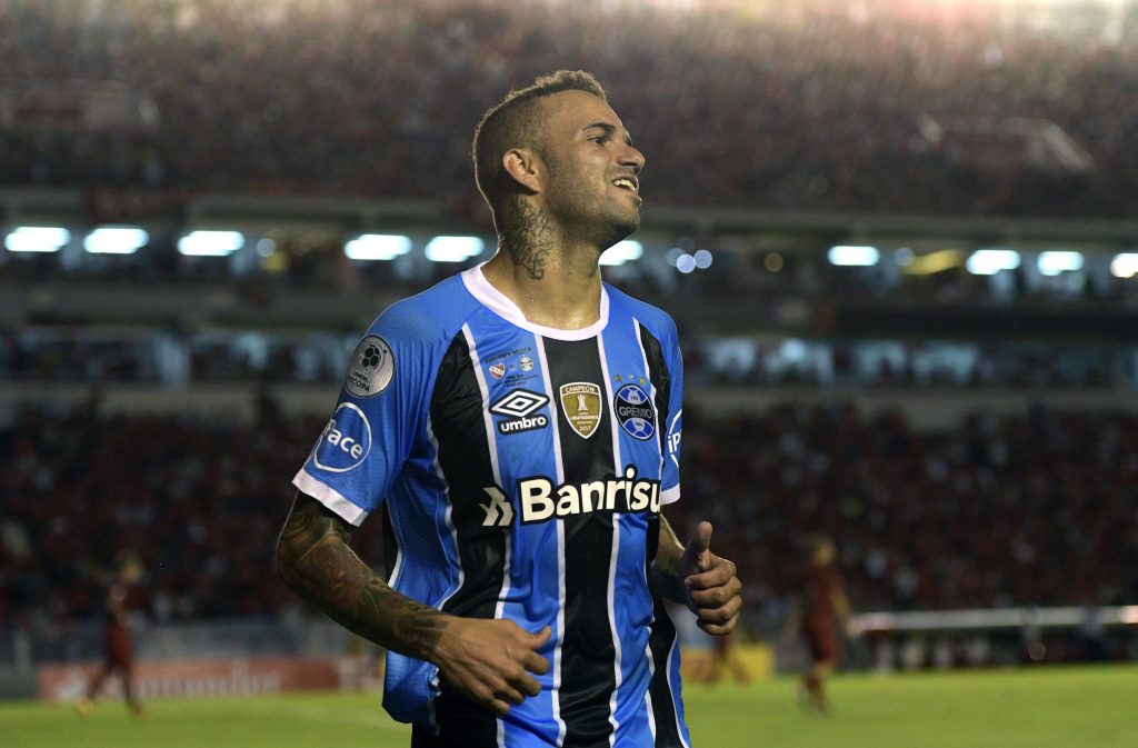 Presidente do Grêmio avalia chances de volta de Luan: "As vezes me pedem". (Foto: Juan Mabromata/AFP/Getty Images)