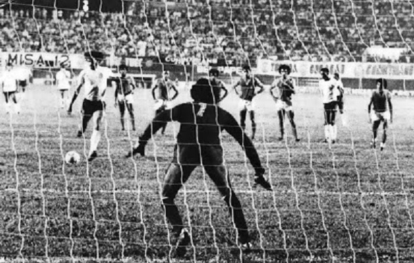 Sócrates foi o autor de quatro gols na goleada do Corinthians por 10x1 contra o Tiradentes. Foto: Reprodução