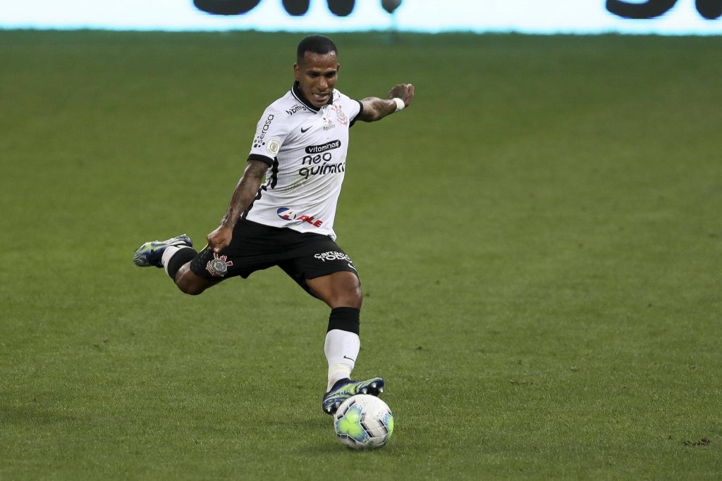 Corinthians é o segundo time com maior jejum de gols de falta da Série A. (Foto:Marco Galvo/Fotoarena) 