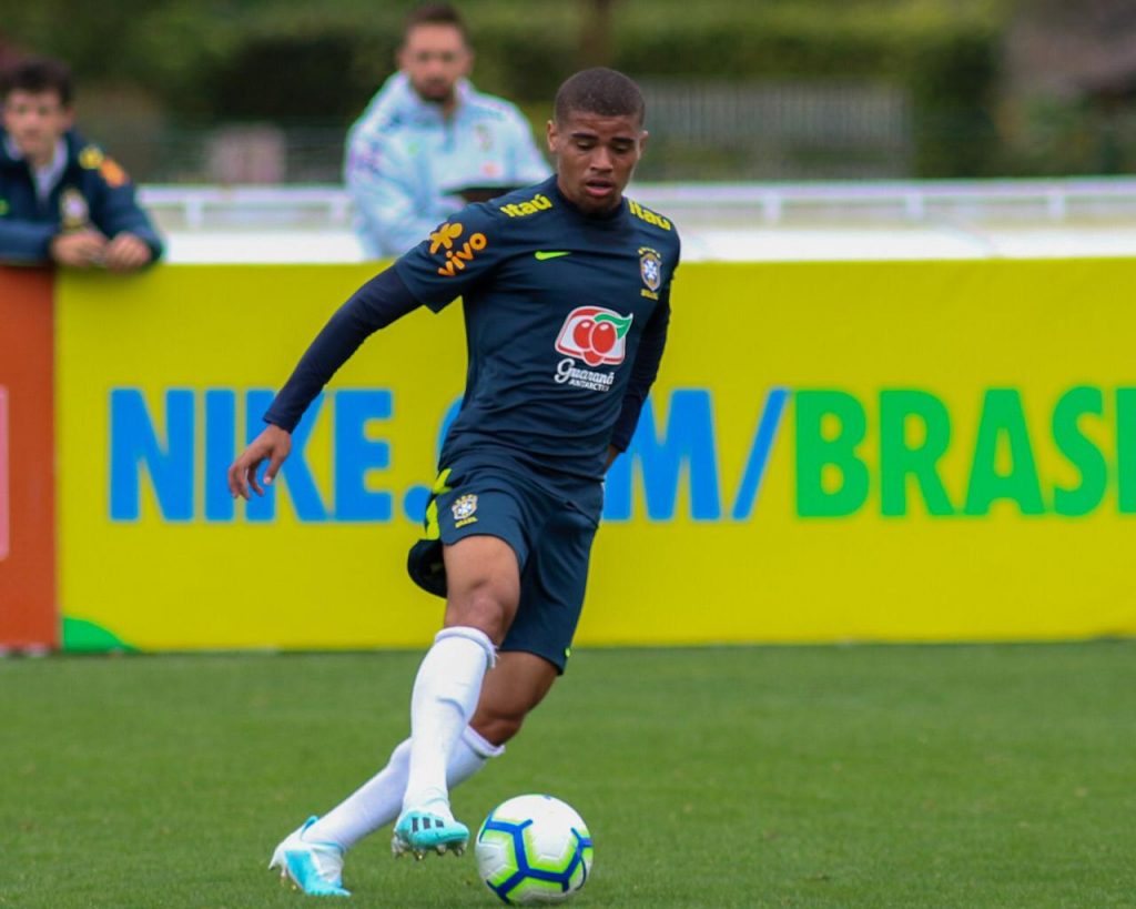 Enquanto se recupera de lesão, lateral do sub-20 renova com o Corinthians. (Foto: Alexandre Loureiro/CBF)