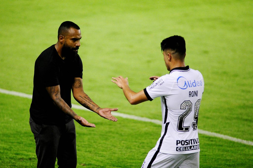 Ex-treinador do sub-20, Dyego Coelho elogia atletas da base do Corinthians. (Foto: Ricardo Fernandes/Spia Photo/Fotoarena)