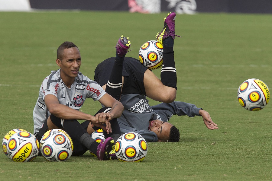Liédson e Dentinho em treino do Corinthians - Foto DanielxAugustoxJr.x PUBLICATIONxNOTxINxBRAXPUBLICATIONxNOTxINxBRA