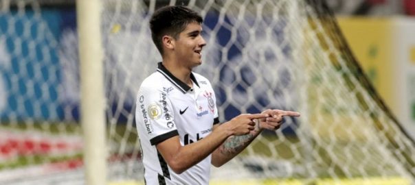 Ángelo Araos comemorando seu gol diante do Atlético-MG, no primeiro turno do Campeonato Brasileiro de 2020 /// Foto: Rodrigo Coca / Ag. Corinthians