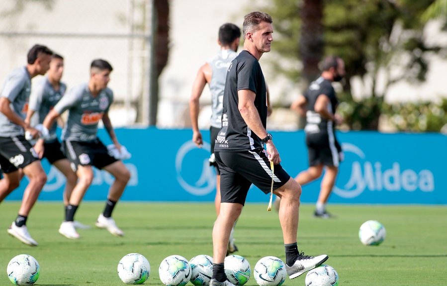 Quantas vezes o Corinthians trocou de técnico?