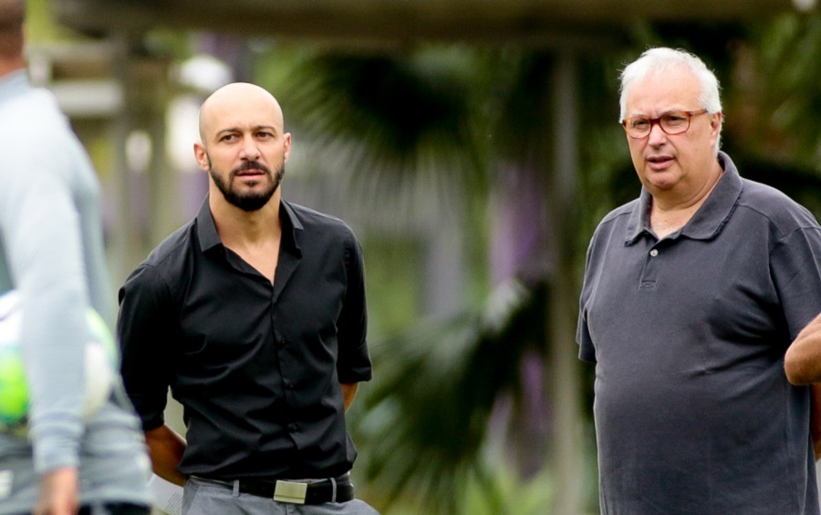 O gerente de futebol Alessandro Nunes e o diretor Roberto de Andrade no CT Joaquim Grava - Foto Rodrigo Coca Ag. Corinthians