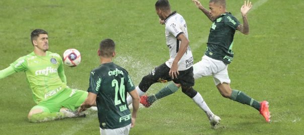 Rodrigo Varanda marca seu primeiro gol como profissional pelo Corinthians, empatando a partida com o Palmeiras em 2x2 Foto Rodrigo Coca AgCorinthians