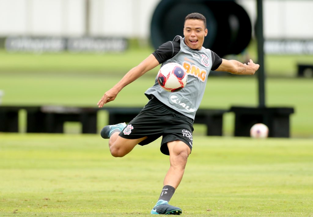 Mandaca celebra contrato definitivo com o Corinthians e afirma: "Vou dar a minha vida". (Foto: Rodrigo Coca/Ag. Corinthians)