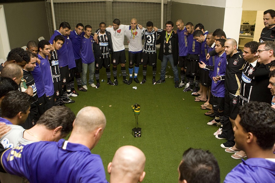 01/07/2009 – Corinthians nos vestiários após a partida final contra o Internacional, no Estádio Beira-Rio, em Porto Alegre, quando foi Tricampeão da Copa do Brasil de 2009. (Foto: © Daniel Augusto Jr./Ag. Corinthians)